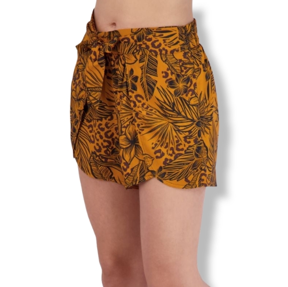 BCBGENERATION Jungle Queen Goldenrod Floral Shorts, S - Picture 4 of 6